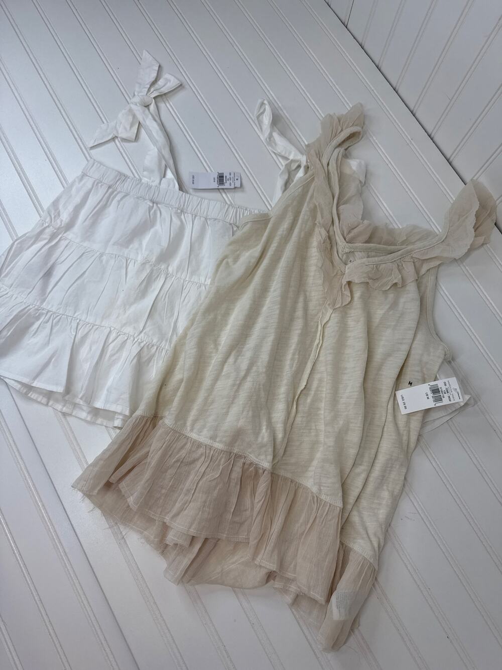 NWT American Eagle White Tiered Cami Top & V-Neck Swing Tank Bundle of 2 Size M